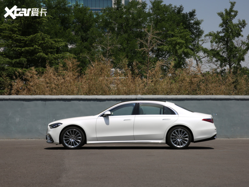 全车尺寸5290*1921*1503mm,轴距为3216mm.