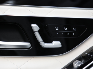 2021款S 500 L 4MATIC 主驾驶座椅调节