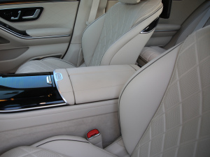 2021款S 500 L 4MATIC 中央扶手箱