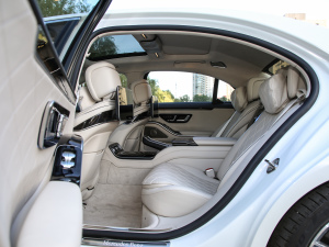 2021款S 500 L 4MATIC 后排空间