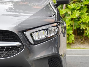 2021款A 200 动感型 大灯