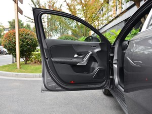 2021款A 200 动感型 驾驶位车门