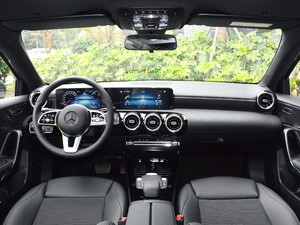 2021款A 200 动感型 内饰全景