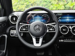 2021款A 200 动感型 内饰全景