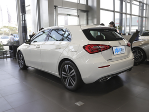 2021款A 180 左后45度