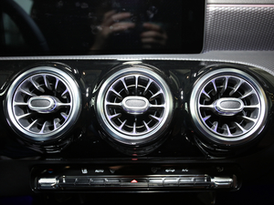 2021A(y) 200 r(sh) {(dio)L(fng)