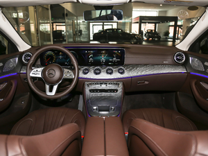 2021款CLS 300 动感型 内饰全景