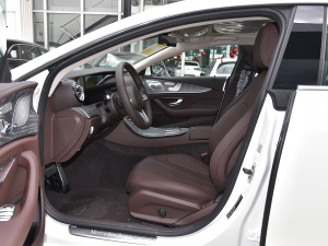 2021款改款 CLS 300 豪华型 前排空间
