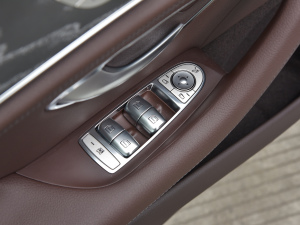 2021款改款 CLS 300 豪华型 主驾车窗控制区	