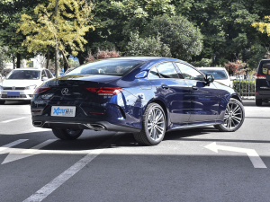 2021款改款 CLS 300 动感型 右后45度