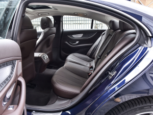 2021款改款 CLS 300 动感型 后排空间