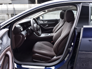 2021款改款 CLS 300 动感型 前排空间