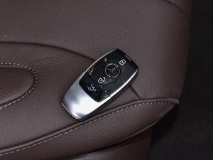 2021款改款 CLS 300 动感型 车钥匙