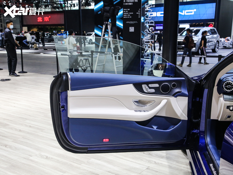 2021��YE���p�T E 300 �I��܇