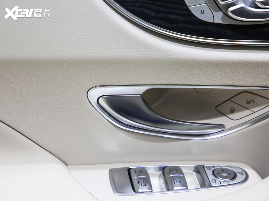 2021��YE���p�T E 300 �I��܇