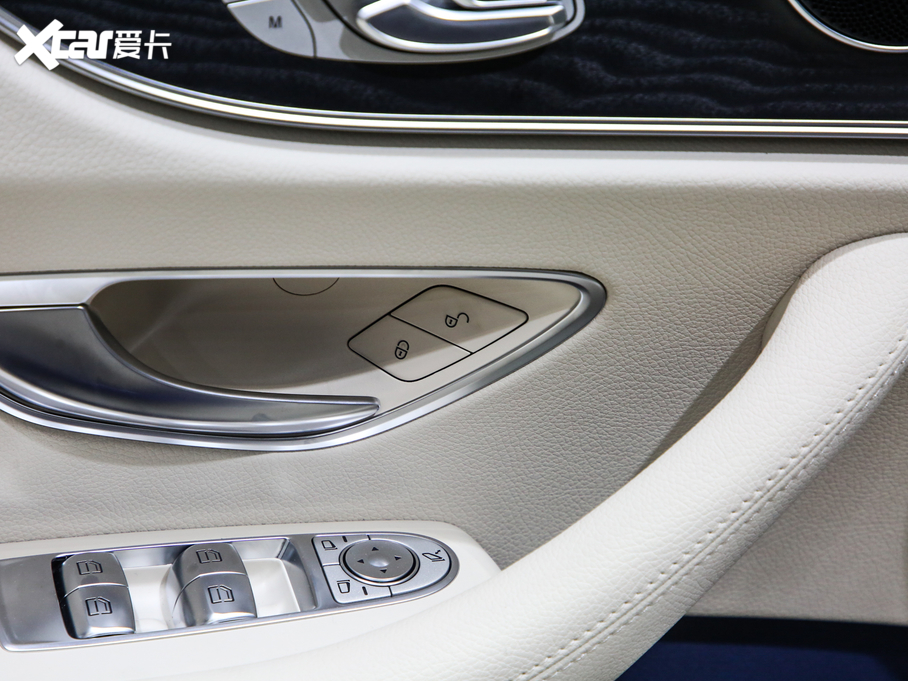 2021��YE���p�T E 300 �I��܇