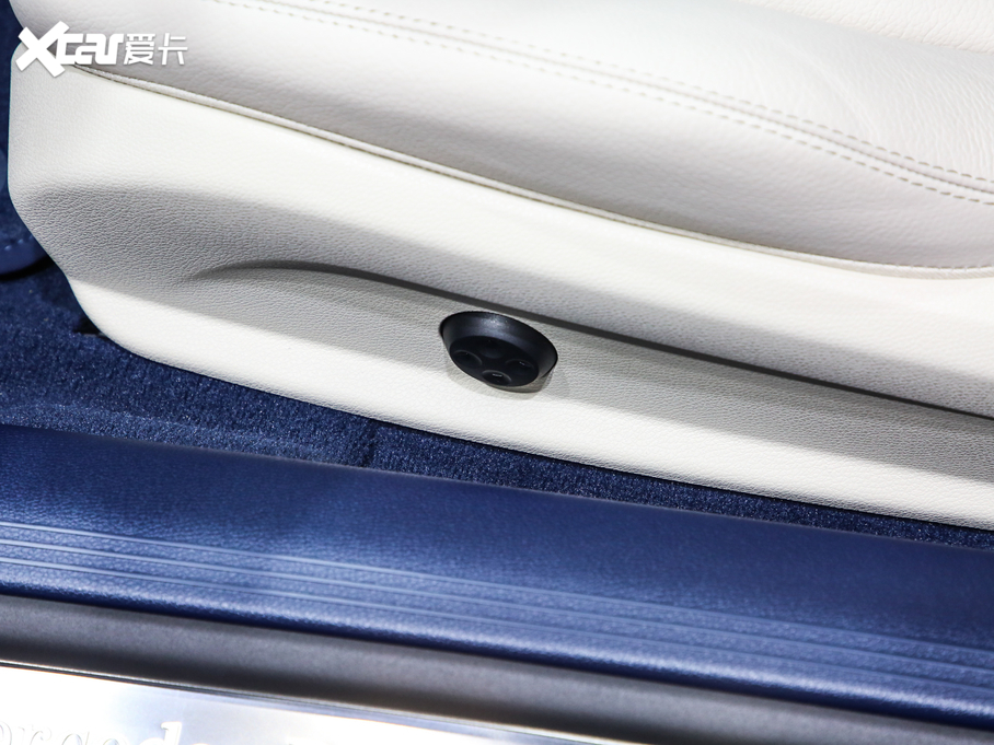 2021��YE���p�T E 300 �I��܇