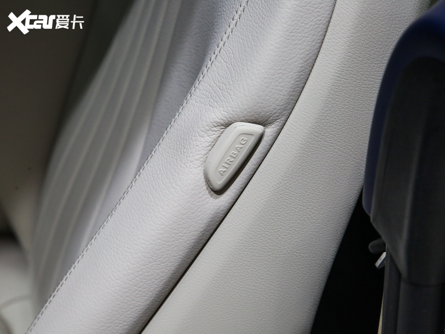 2021��YE���p�T E 300 �I��܇