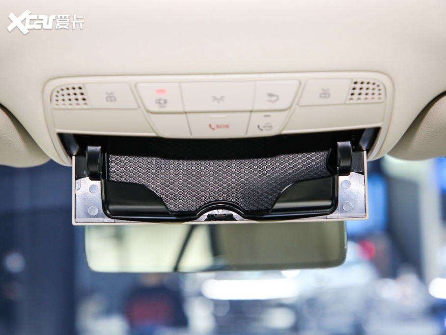 2021��YE���p�T E 300 �I��܇