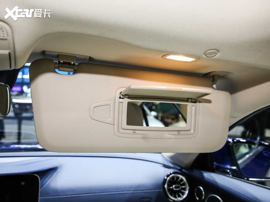 2021��YE���p�T E 300 �I��܇