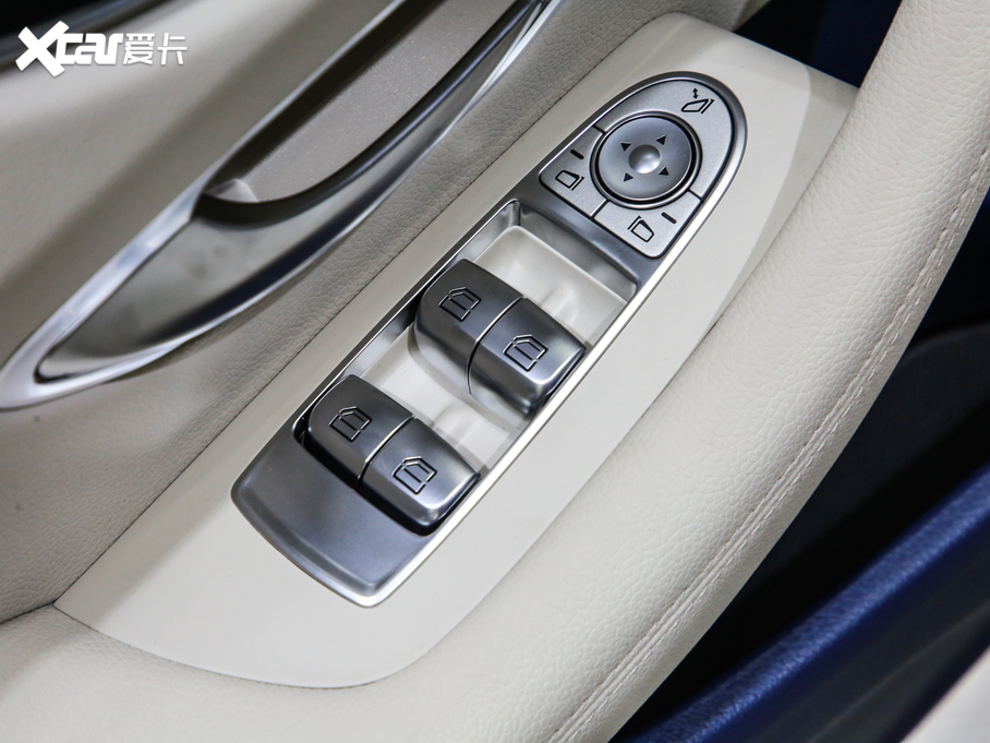 2021��YE���p�T E 300 �I��܇