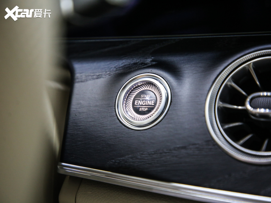 2021��YE���p�T E 300 �I��܇