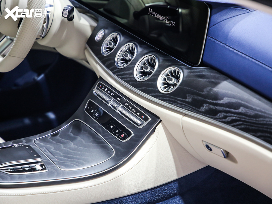 2021��YE���p�T E 300 �I��܇