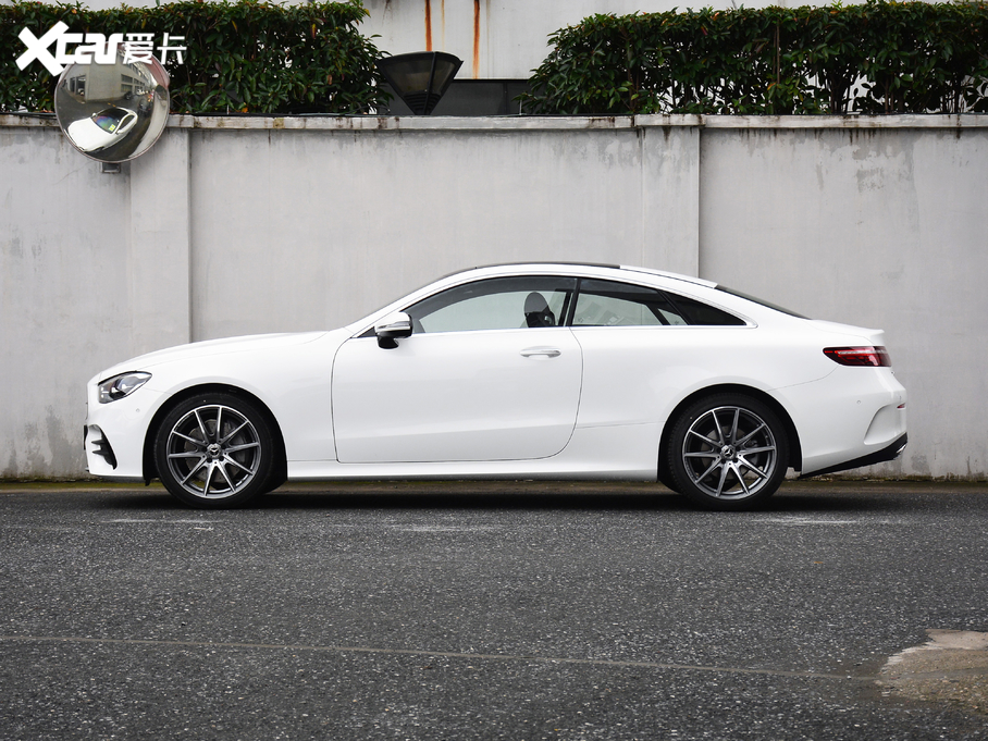 2021��YE���p�T E 260 �I��܇