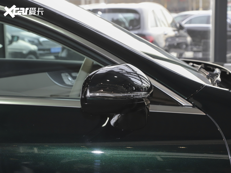 2021��YE���p�T E 260 4MATIC �I��܇