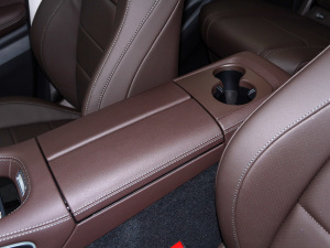 2021款GLE 450 4MATIC 时尚型 中央扶手箱