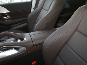 2021款GLE 450 4MATIC 动感型 中央扶手箱