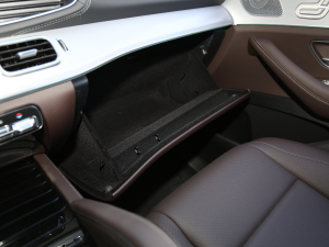 2021款GLE 450 4MATIC 动感型 手套箱