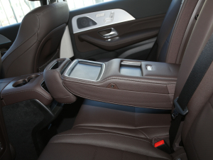 2021款GLE 450 4MATIC 动感型 后排中央扶手