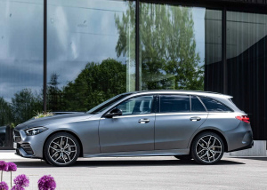 2021款C300d 整体外观