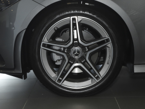 2021��CLA 200 Shooting Brake �������^