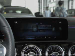 2021��CLA 200 Shooting Brake �п؅^