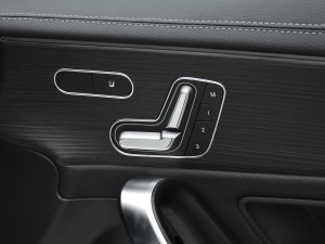 2021��CLA 260 4MATIC Shooting Brake ���g����