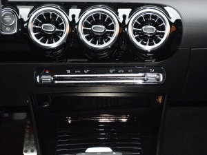 2021款CLA 260 4MATIC Shooting Brake 中控区
