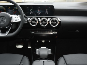 2021款CLA 260 4MATIC Shooting Brake 中控区