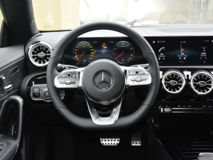 2021款CLA 260 4MATIC Shooting Brake 中控区