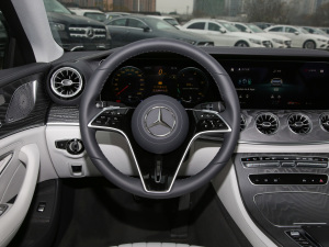 2022款CLS 300 动感型 方向盘