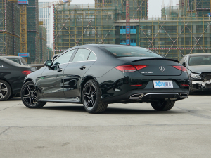 2022款CLS 300 豪华型 左后45度