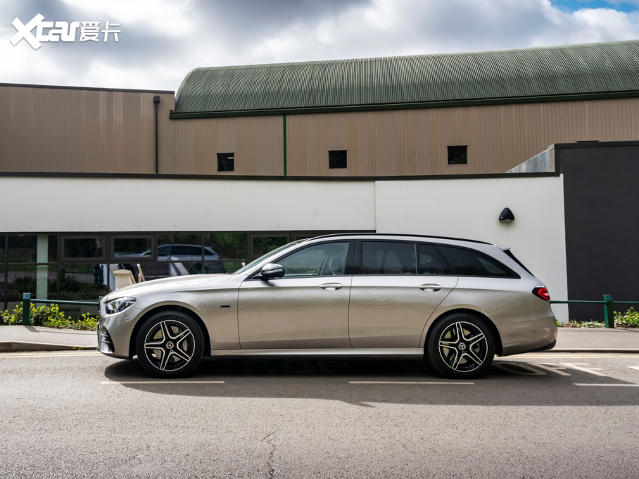 2021��YE�����ʽ��τ���(�M��) E 300 de 4MATIC AMG Line Estate