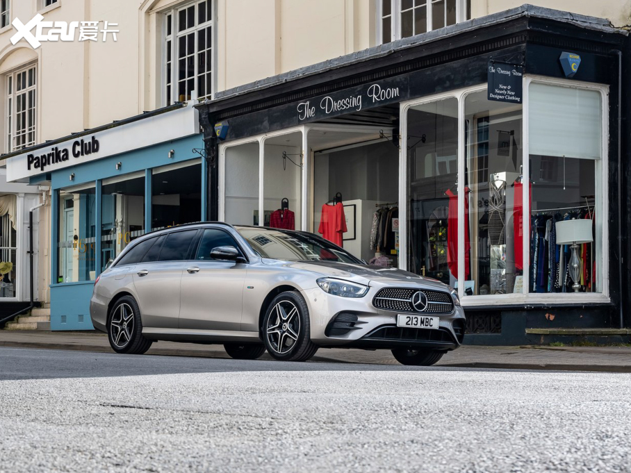 2021��YE�����ʽ��τ���(�M��) E 300 de 4MATIC AMG Line Estate