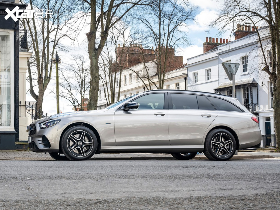 2021��YE�����ʽ��τ���(�M��) E 300 de 4MATIC AMG Line Estate