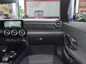 2022��CLA 200 �п؅^