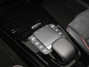 2022款CLA 200 4MATIC 音响调节
