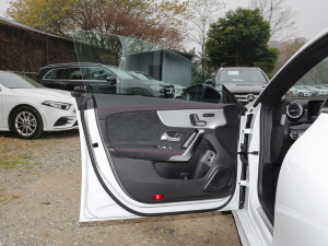 2022款CLA 200 4MATIC 驾驶位车门