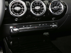 2022款CLA 200 4MATIC 空调调节