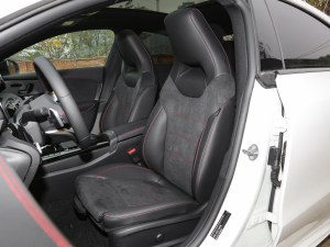 2022款CLA 200 4MATIC 主驾驶座椅